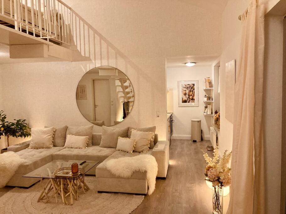 Amalfi Home - Stylish Apartment With Terrace Schoenefeld Exterior photo