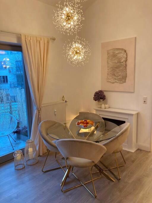 Amalfi Home - Stylish Apartment With Terrace Schoenefeld Exterior photo