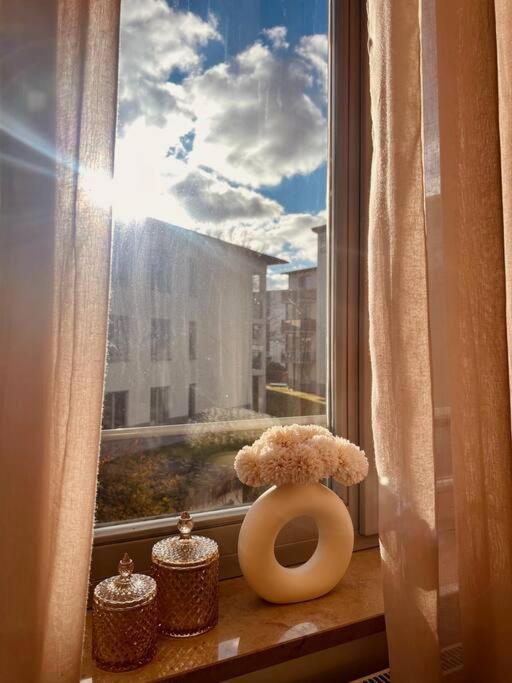 Amalfi Home - Stylish Apartment With Terrace Schoenefeld Exterior photo